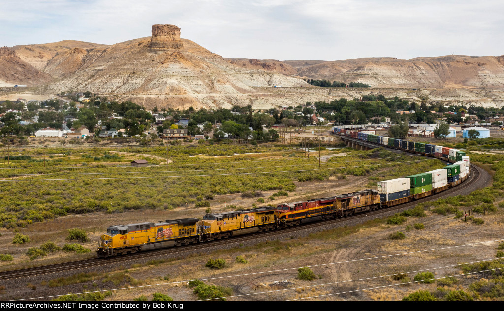 UP 6831 leads a westbound stack / intermodal train out of Green River